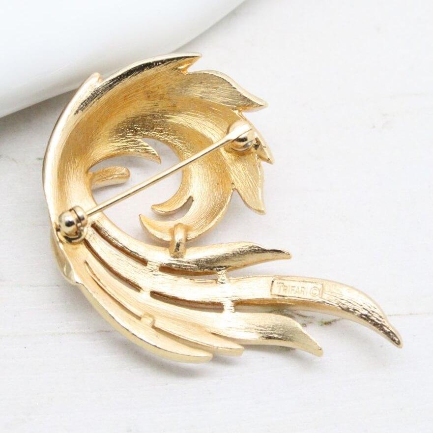 Textured Gold Decorative Ornate Trifari Brooch Pin
