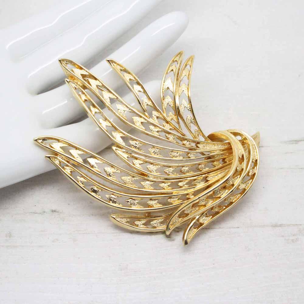 Vintage 1970s Monet Gold Plated Stylised Brooch