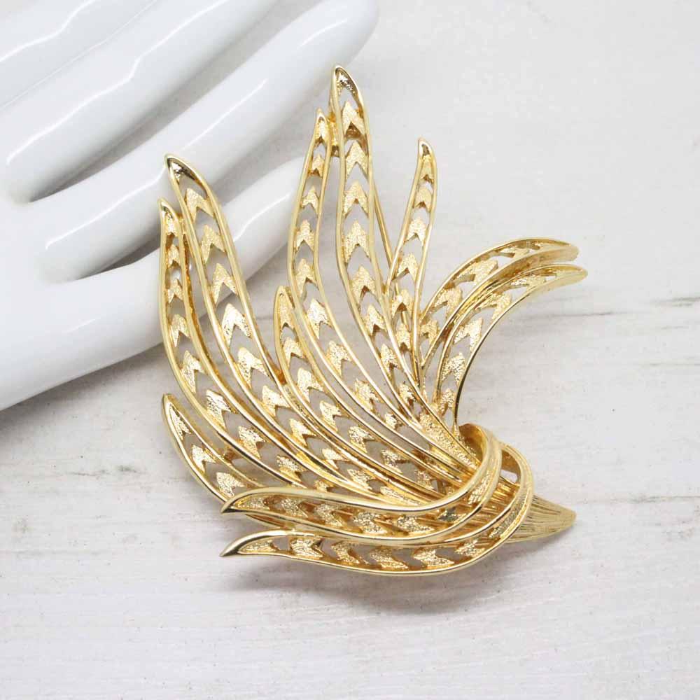 Vintage 1970s Monet Gold Plated Stylised Brooch
