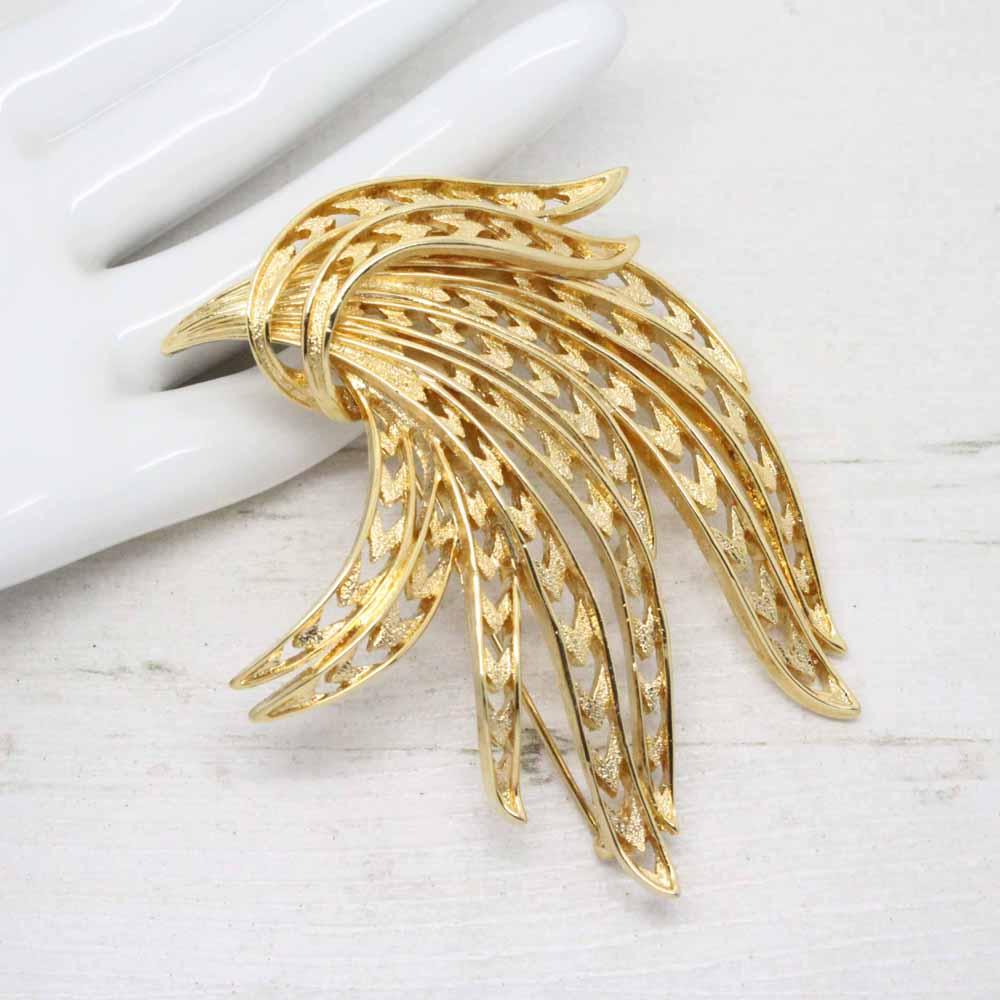Vintage 1970s Monet Gold Plated Stylised Brooch