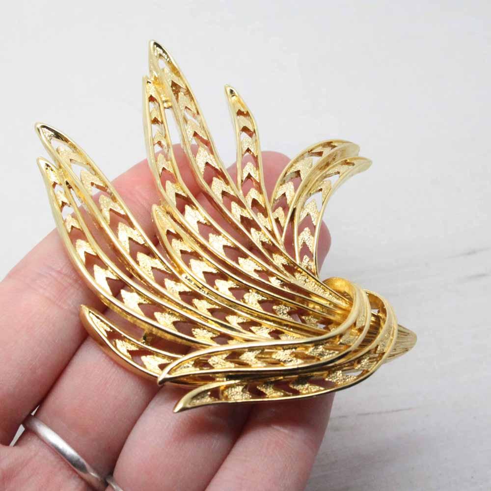 Vintage 1970s Monet Gold Plated Stylised Brooch